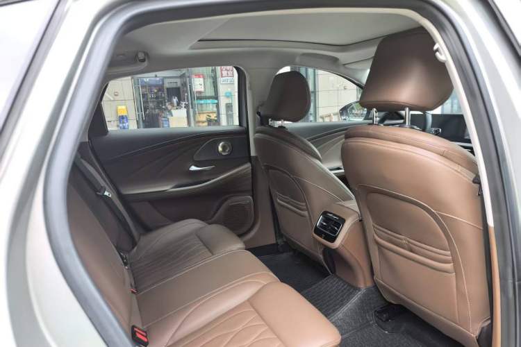 Used Chery Arrizo 8 2023 High-Performance Edition 2.0T DCT Powerfully Equipped Interior 3