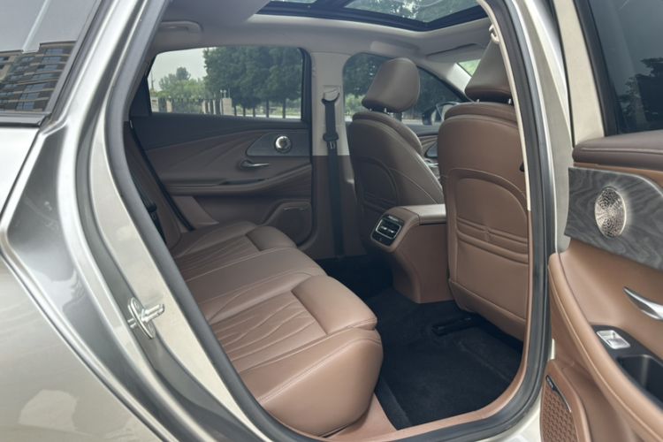 Used Chery Arrizo 8 2023 High-Performance Edition 2.0T DCT Powerfully Equipped Interior 4