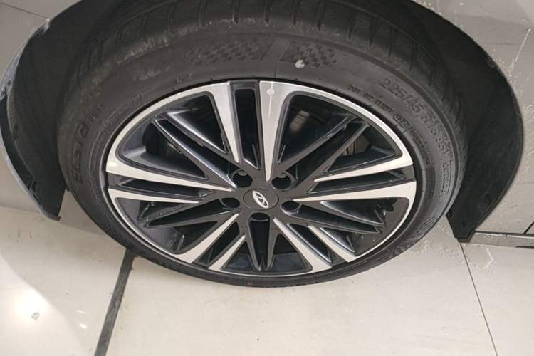 Used Chery Arrizo 8 2023 High-Performance Edition 2.0T DCT Powerfully Equipped Left Front Wheel Hub