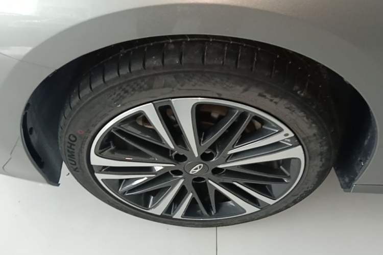 Used Chery Arrizo 8 2023 High-Performance Edition 2.0T DCT Powerfully Equipped Left Front Wheel Hub