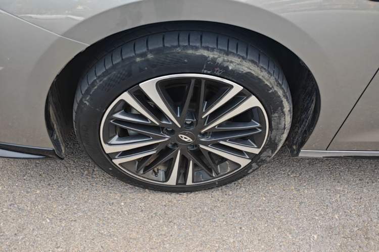 Used Chery Arrizo 8 2023 High-Performance Edition 2.0T DCT Powerfully Equipped Left Front Wheel Hub