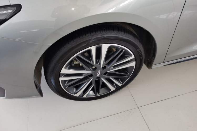 Used Chery Arrizo 8 2023 High-Performance Edition 2.0T DCT Powerfully Equipped Left Front Wheel Hub