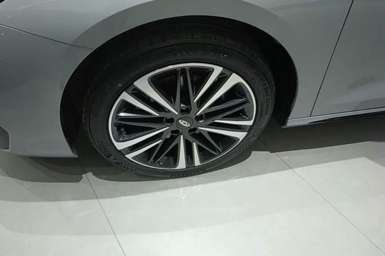 Used Chery Arrizo 8 2023 High-Performance Edition 2.0T DCT Powerfully Equipped Left Front Wheel Hub