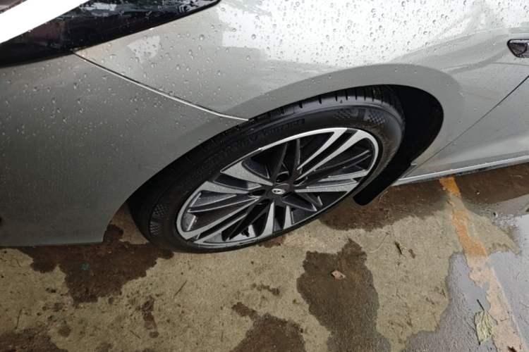 Used Chery Arrizo 8 2023 High-Performance Edition 2.0T DCT Powerfully Equipped Left Front Wheel Hub