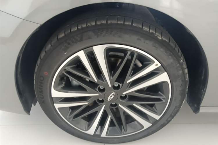 Used Chery Arrizo 8 2023 High-Performance Edition 2.0T DCT Powerfully Equipped Left Front Wheel Hub