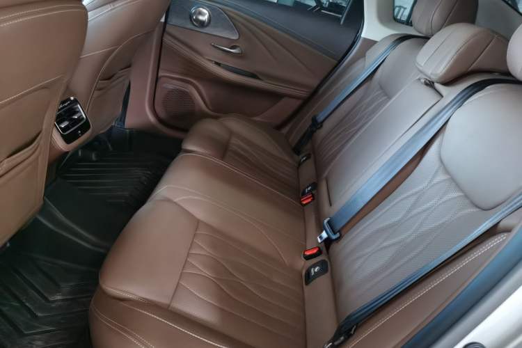 Used Chery Arrizo 8 2023 High-Performance Edition 2.0T DCT Powerfully Equipped Left Rear Seat