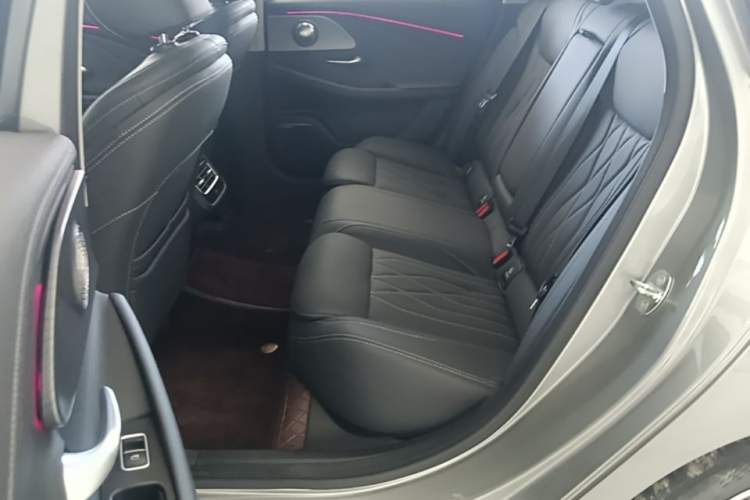 Used Chery Arrizo 8 2023 High-Performance Edition 2.0T DCT Powerfully Equipped Left Rear Seat
