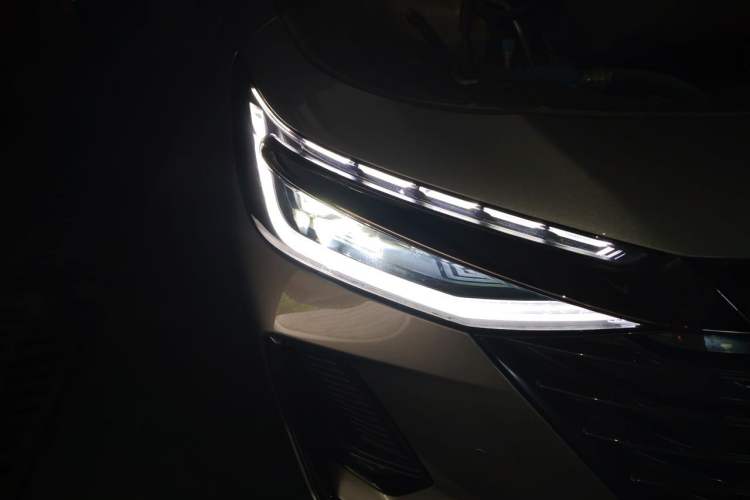 Used Chery Arrizo 8 2023 High-Performance Edition 2.0T DCT Powerfully Equipped Right Front Headlight