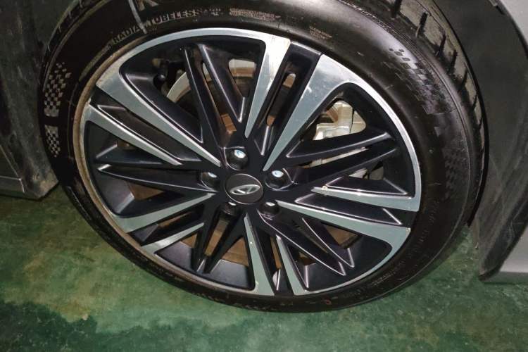 Used Chery Arrizo 8 2023 High-Performance Edition 2.0T DCT Powerfully Equipped Right Front Wheel Hub