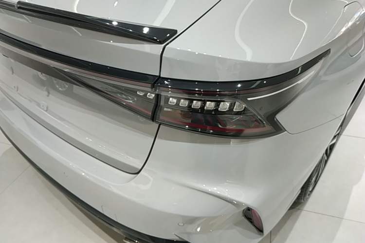 Used Chery Arrizo 8 2023 High-Performance Edition 2.0T DCT Powerfully Equipped Right Rear Taillight