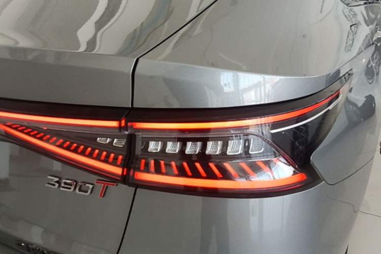 Used Chery Arrizo 8 2023 High-Performance Edition 2.0T DCT Powerfully Equipped Right Rear Taillight