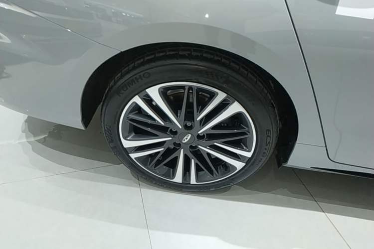 Used Chery Arrizo 8 2023 High-Performance Edition 2.0T DCT Powerfully Equipped Right Rear Wheel Hub