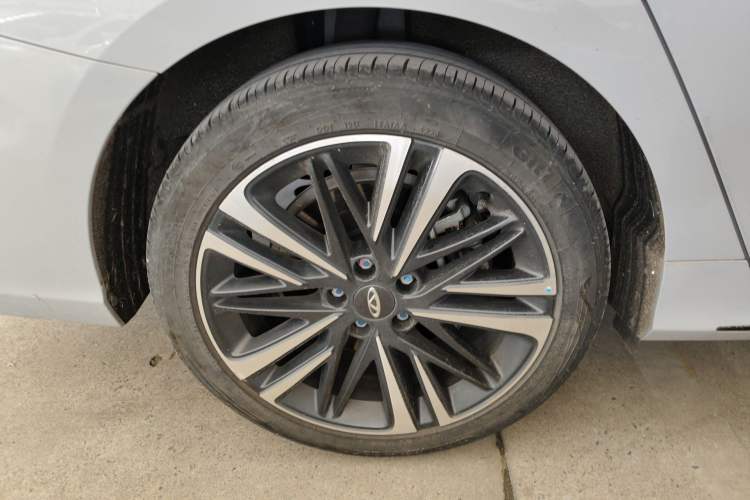 Used Chery Arrizo 8 2023 High-Performance Edition 2.0T DCT Powerfully Equipped Right Rear Wheel Hub