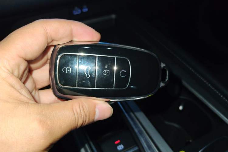 Used Chery Arrizo 8 2023 High-Performance Edition 2.0T DCT Powerfully Equipped Vehicle Key