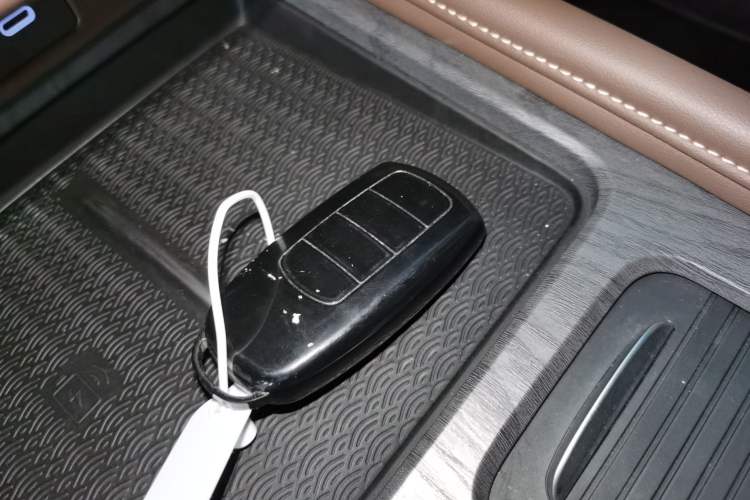 Used Chery Arrizo 8 2023 High-Performance Edition 2.0T DCT Powerfully Equipped Vehicle Key