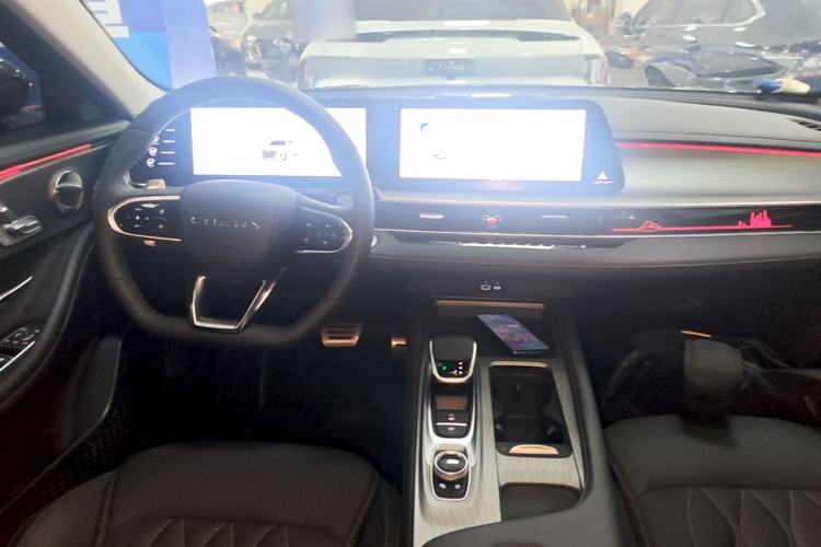 Used Chery Arrizo 8 2023 High-Performance Edition 2.0T DCT Powerfully Equipped Center Console
