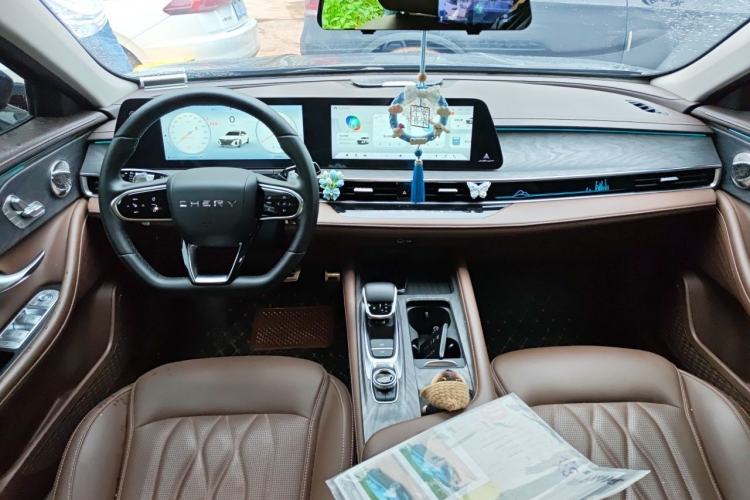 Used Chery Arrizo 8 2023 High-Performance Edition 2.0T DCT Powerfully Equipped Center Console