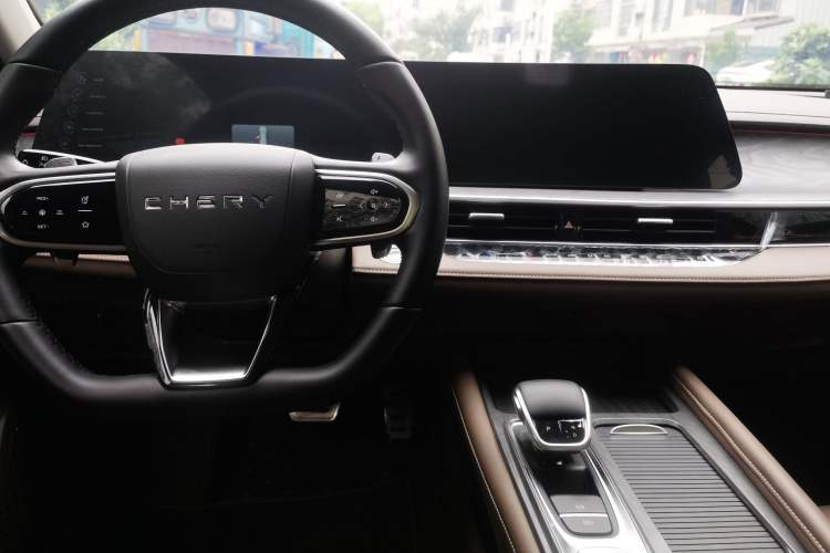 Used Chery Arrizo 8 2023 High-Performance Edition 2.0T DCT Powerfully Equipped Center Console