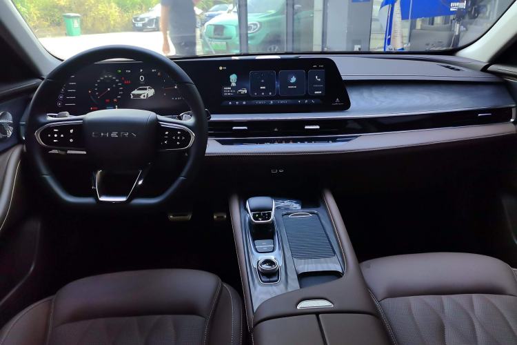 Used Chery Arrizo 8 2023 High-Performance Edition 2.0T DCT Powerfully Equipped Center Console
