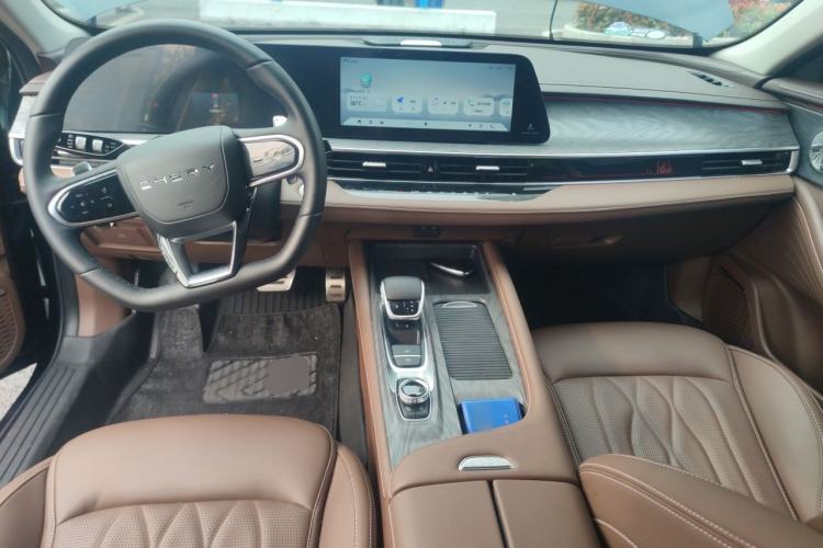 Used Chery Arrizo 8 2023 High-Performance Edition 2.0T DCT Powerfully Equipped Center Console