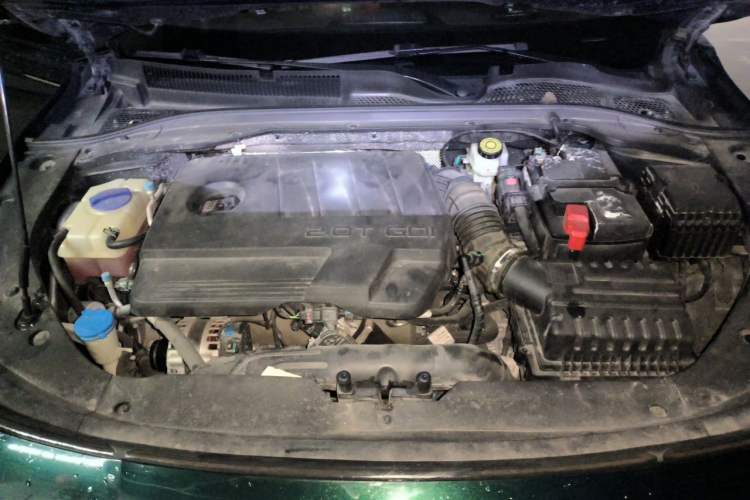 Used Chery Arrizo 8 2023 High-Performance Edition 2.0T DCT Powerfully Equipped Engine Bay