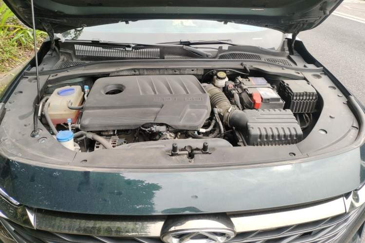 Used Chery Arrizo 8 2023 High-Performance Edition 2.0T DCT Powerfully Equipped Engine Bay