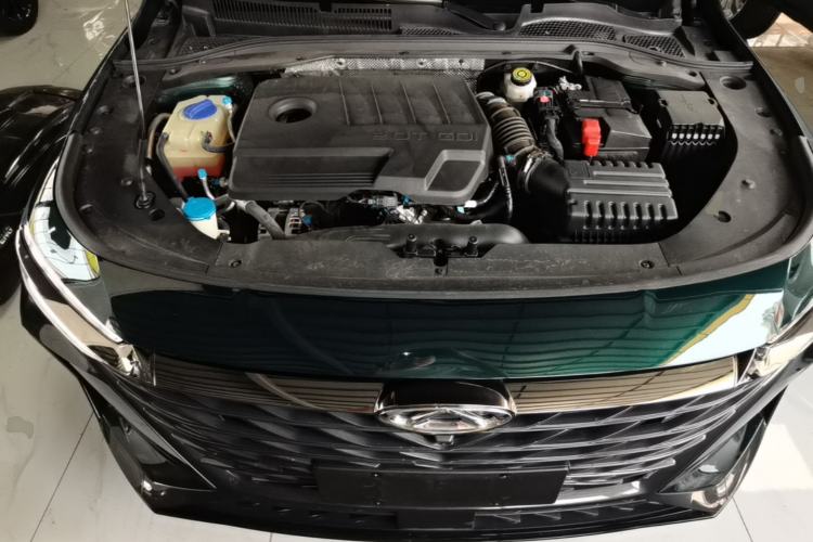 Used Chery Arrizo 8 2023 High-Performance Edition 2.0T DCT Powerfully Equipped Engine Bay