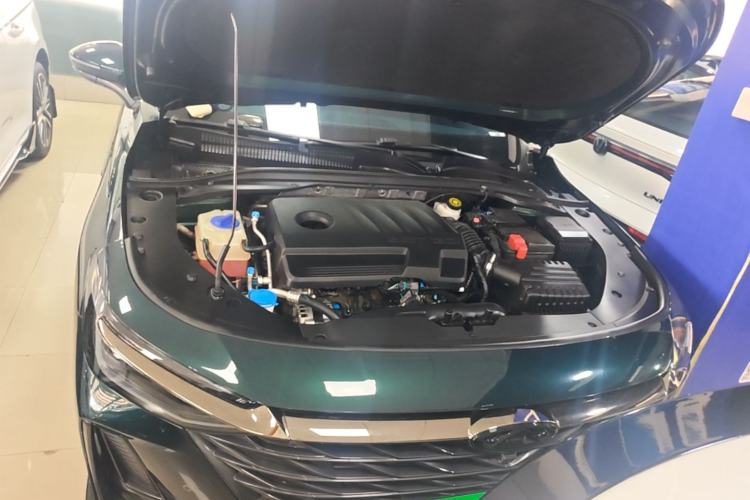 Used Chery Arrizo 8 2023 High-Performance Edition 2.0T DCT Powerfully Equipped Engine Bay