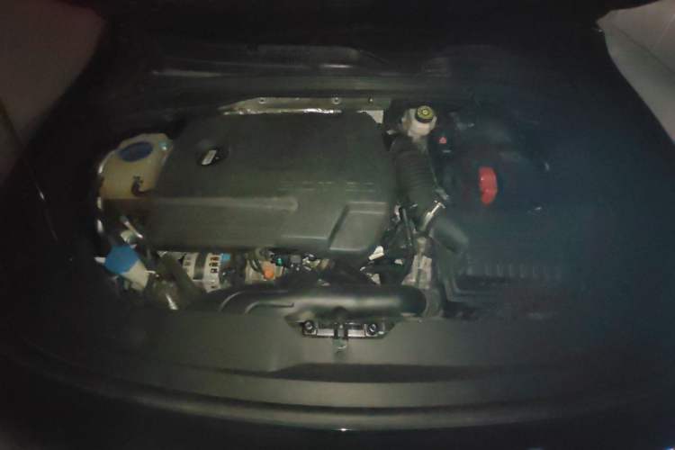 Used Chery Arrizo 8 2023 High-Performance Edition 2.0T DCT Powerfully Equipped Engine Bay
