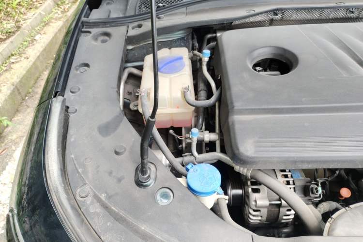 Used Chery Arrizo 8 2023 High-Performance Edition 2.0T DCT Powerfully Equipped Engine Bay Right