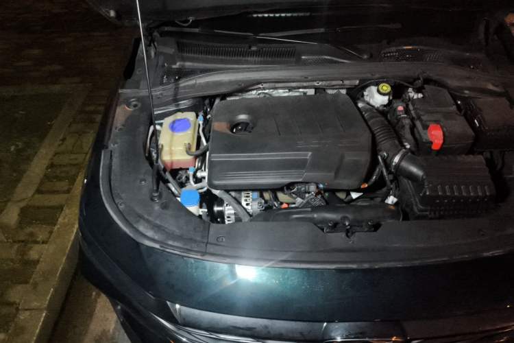 Used Chery Arrizo 8 2023 High-Performance Edition 2.0T DCT Powerfully Equipped Engine Bay Right