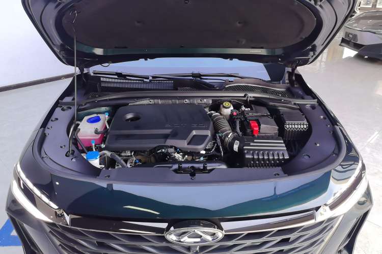 Used Chery Arrizo 8 2023 High-Performance Edition 2.0T DCT Powerfully Equipped Engine Bay