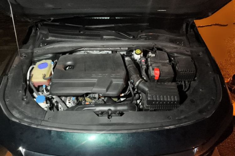 Used Chery Arrizo 8 2023 High-Performance Edition 2.0T DCT Powerfully Equipped Engine Bay