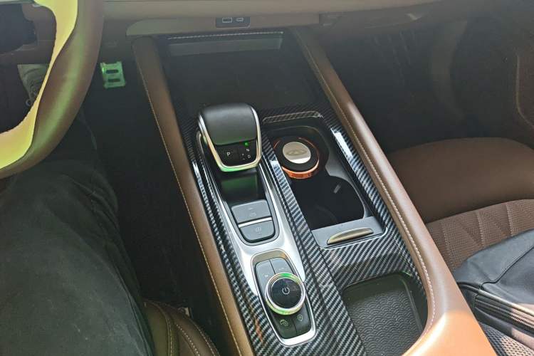 Used Chery Arrizo 8 2023 High-Performance Edition 2.0T DCT Powerfully Equipped Gear Lever