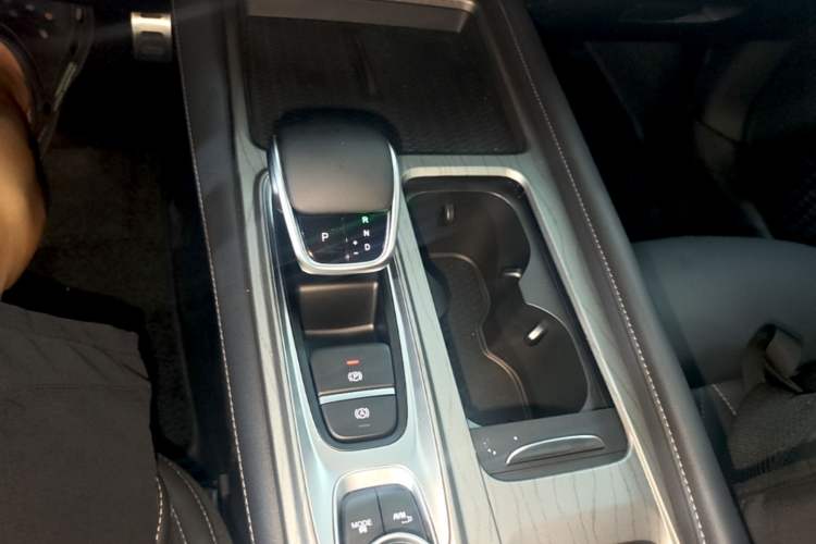 Used Chery Arrizo 8 2023 High-Performance Edition 2.0T DCT Powerfully Equipped Gear Lever