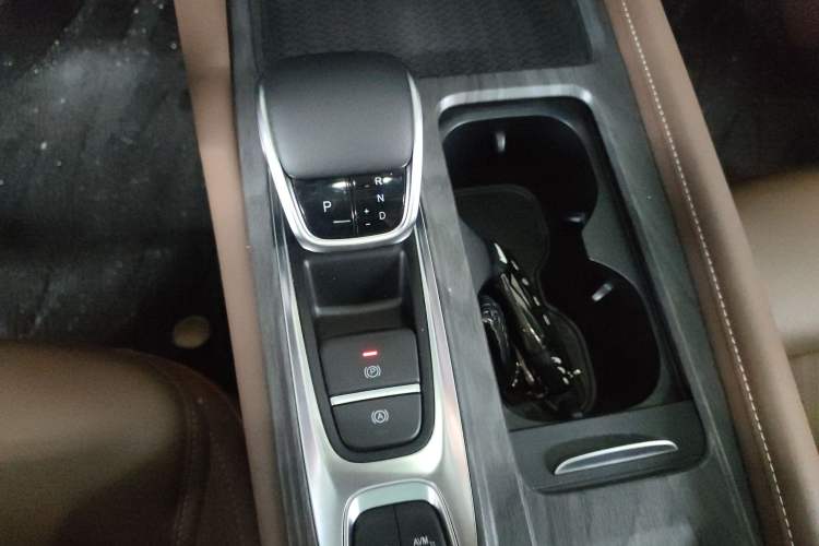 Used Chery Arrizo 8 2023 High-Performance Edition 2.0T DCT Powerfully Equipped Gear Lever
