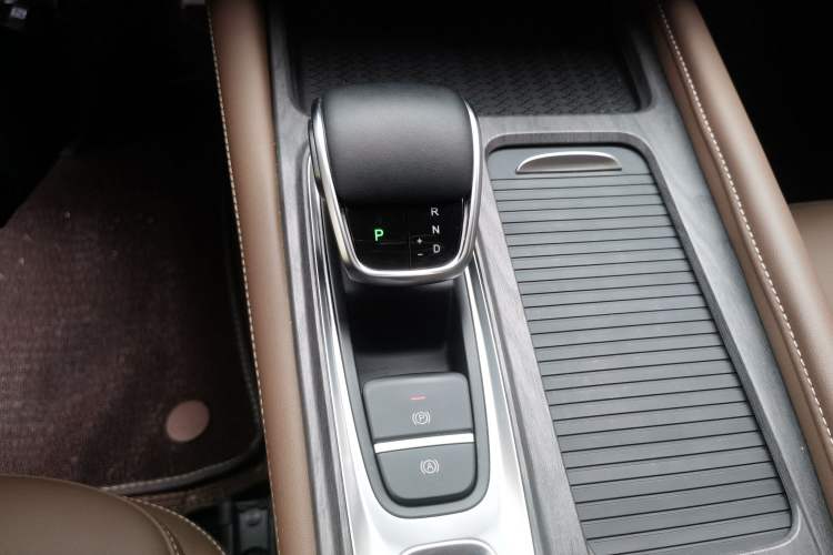 Used Chery Arrizo 8 2023 High-Performance Edition 2.0T DCT Powerfully Equipped Gear Lever