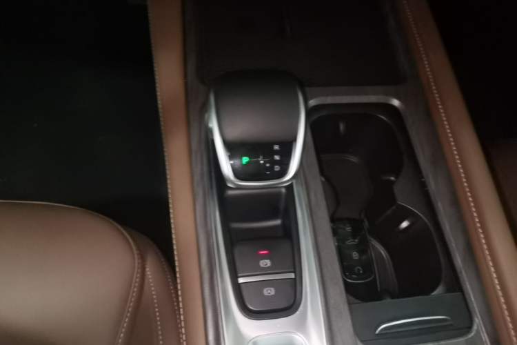 Used Chery Arrizo 8 2023 High-Performance Edition 2.0T DCT Powerfully Equipped Gear Lever