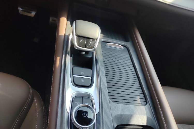 Used Chery Arrizo 8 2023 High-Performance Edition 2.0T DCT Powerfully Equipped Gear Lever