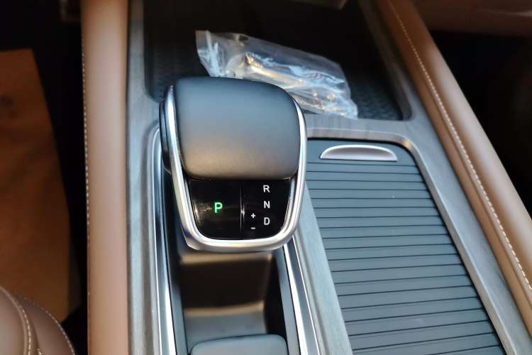 Used Chery Arrizo 8 2023 High-Performance Edition 2.0T DCT Powerfully Equipped Gear Lever