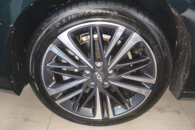 Used Chery Arrizo 8 2023 High-Performance Edition 2.0T DCT Powerfully Equipped Left Front Wheel Hub