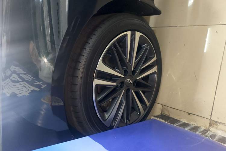 Used Chery Arrizo 8 2023 High-Performance Edition 2.0T DCT Powerfully Equipped Left Front Wheel Hub
