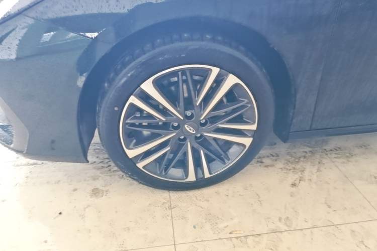 Used Chery Arrizo 8 2023 High-Performance Edition 2.0T DCT Powerfully Equipped Left Front Wheel Hub