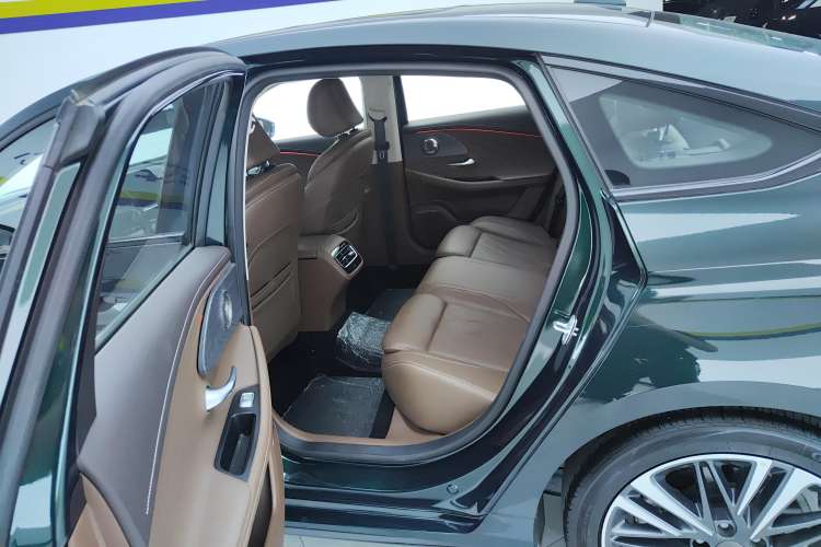 Used Chery Arrizo 8 2023 High-Performance Edition 2.0T DCT Powerfully Equipped Left Rear Seat