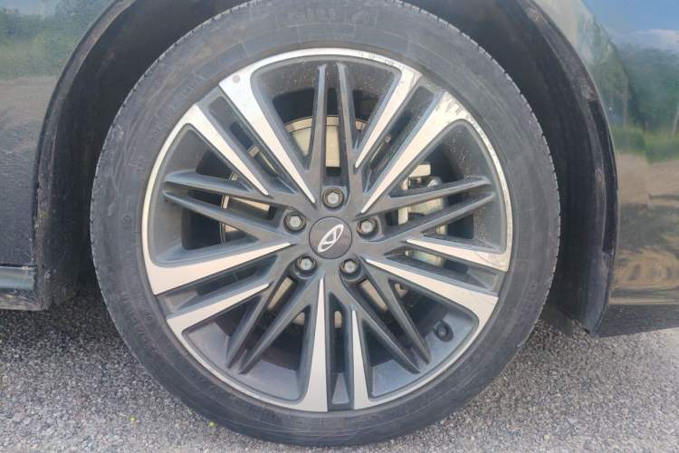 Used Chery Arrizo 8 2023 High-Performance Edition 2.0T DCT Powerfully Equipped Right Front Wheel Hub