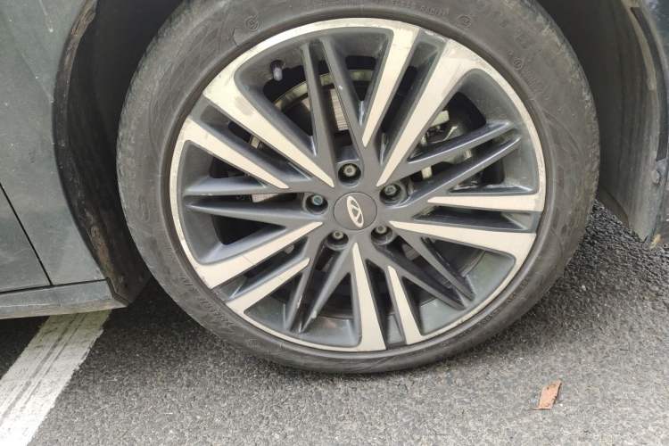 Used Chery Arrizo 8 2023 High-Performance Edition 2.0T DCT Powerfully Equipped Right Front Wheel Hub