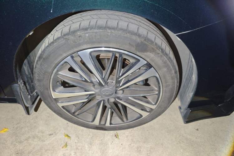 Used Chery Arrizo 8 2023 High-Performance Edition 2.0T DCT Powerfully Equipped Right Front Wheel Hub