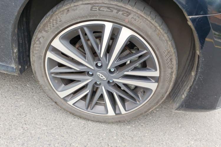 Used Chery Arrizo 8 2023 High-Performance Edition 2.0T DCT Powerfully Equipped Right Front Wheel Hub