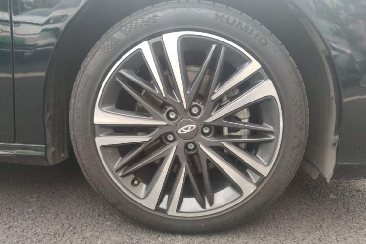 Used Chery Arrizo 8 2023 High-Performance Edition 2.0T DCT Powerfully Equipped Right Front Wheel Hub