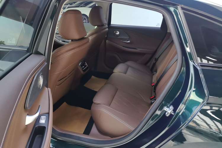 Used Chery Arrizo 8 2023 High-Performance Edition 2.0T DCT Powerfully Equipped Right Rear Seat